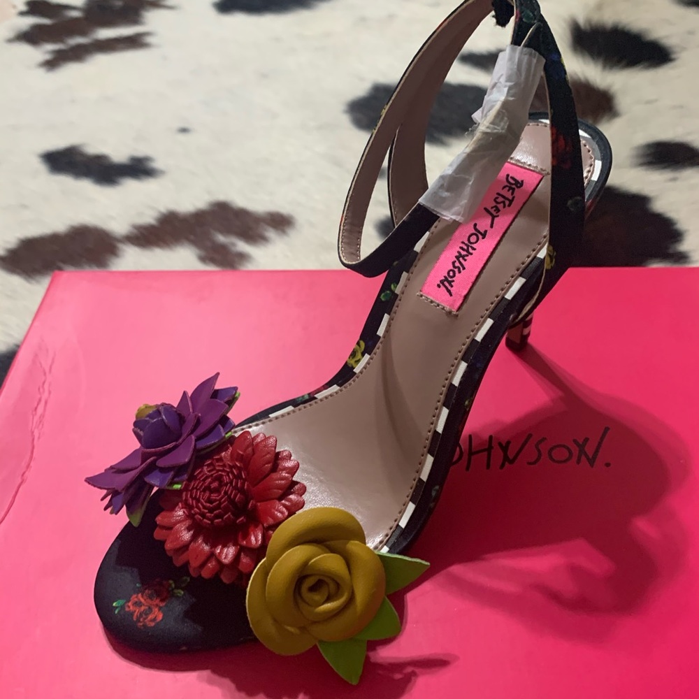 Sandals size 6
